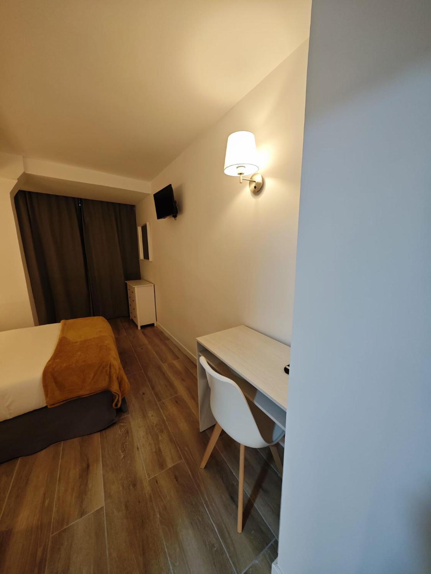 Hostal Fronton Alcobendas Exteriér fotografie
